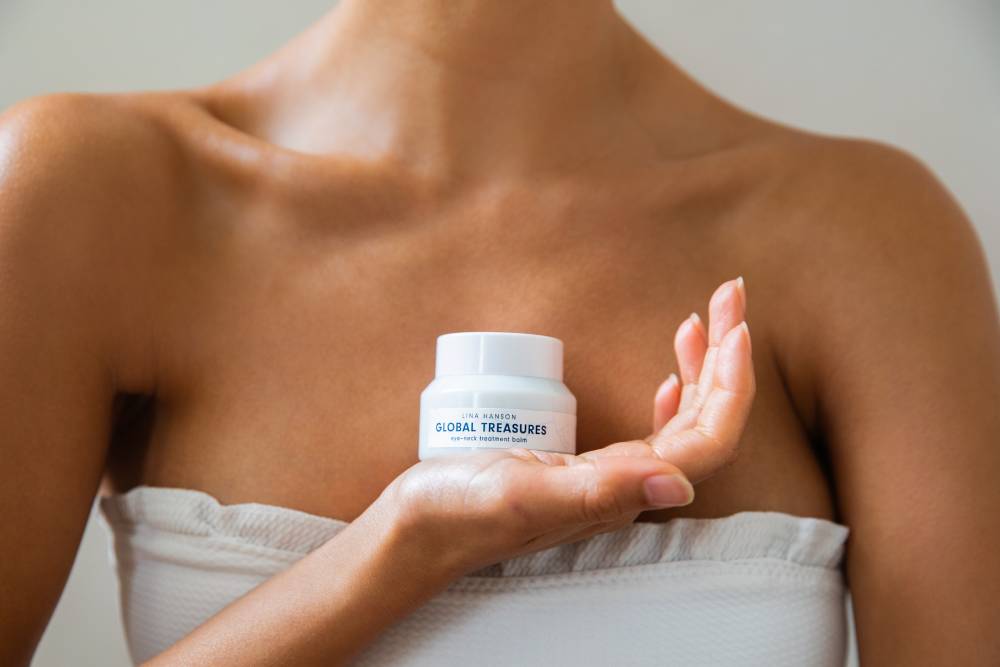 Holistic skincare rituals – face yoga, gua sha, and facial massage by  Lina Hanson